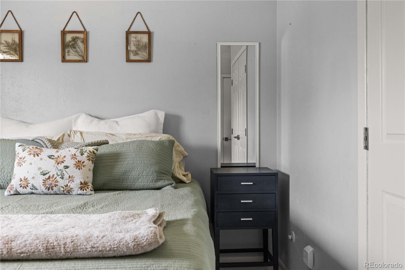 2951 S Downing Street, Englewood, CO 80113 — MLS #1636598 — photo 17 of 47