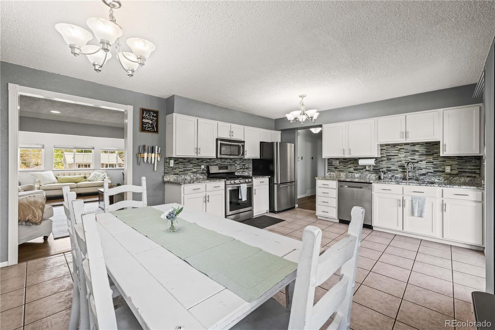 2951 S Downing Street, Englewood, CO 80113 — MLS #1636598 — photo 10 of 47