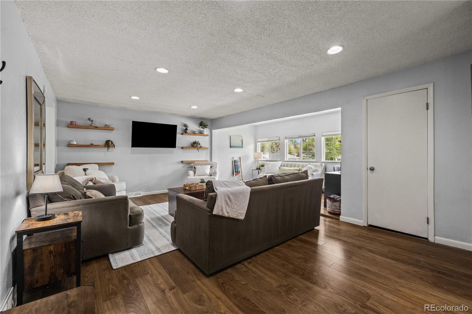 2951 S Downing Street, Englewood, CO 80113 — MLS #1636598 — photo 4 of 47
