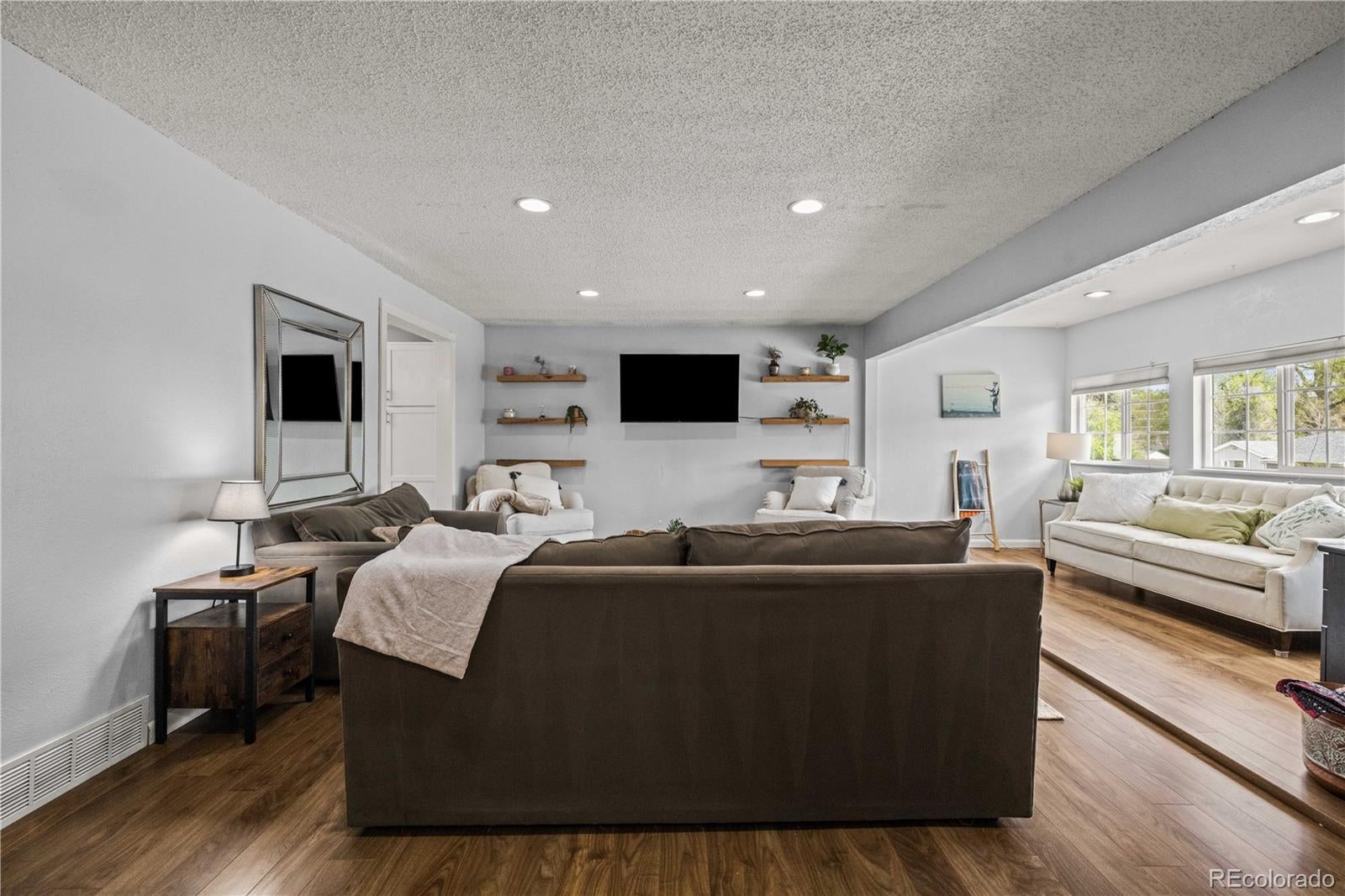 2951 S Downing Street, Englewood, CO 80113 — MLS #1636598 — photo 3 of 47