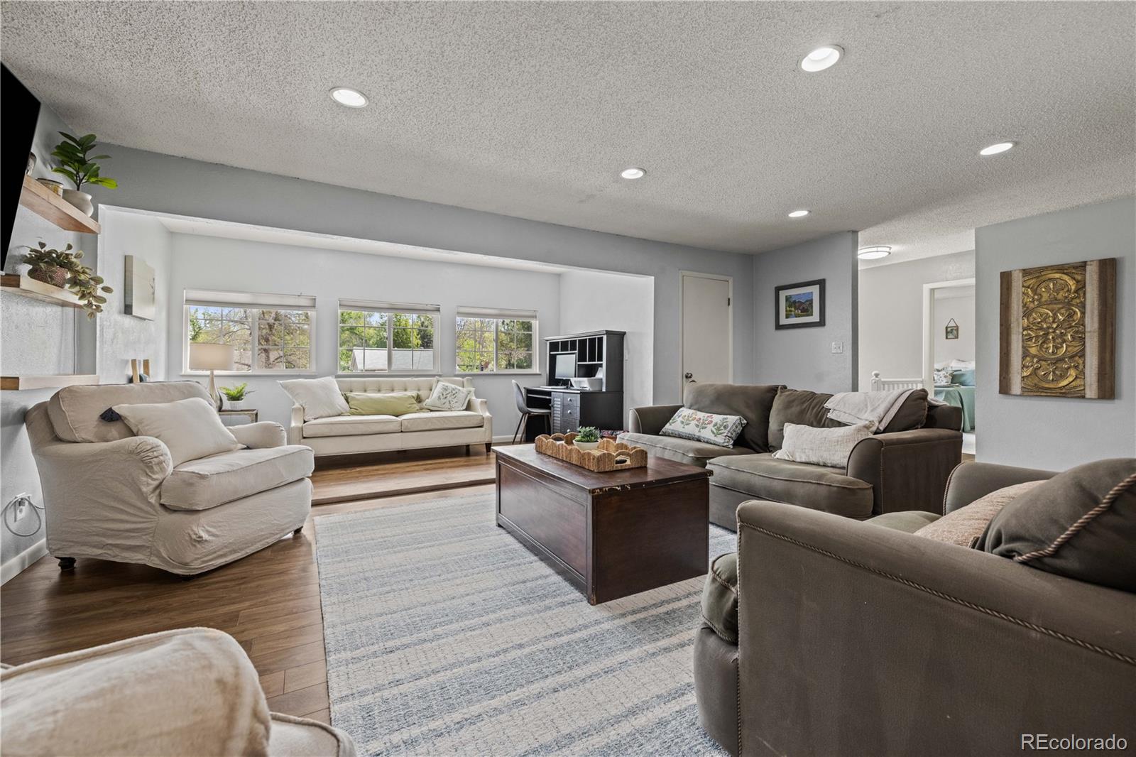2951 S Downing Street, Englewood, CO 80113 — MLS #1636598 — photo 6 of 47