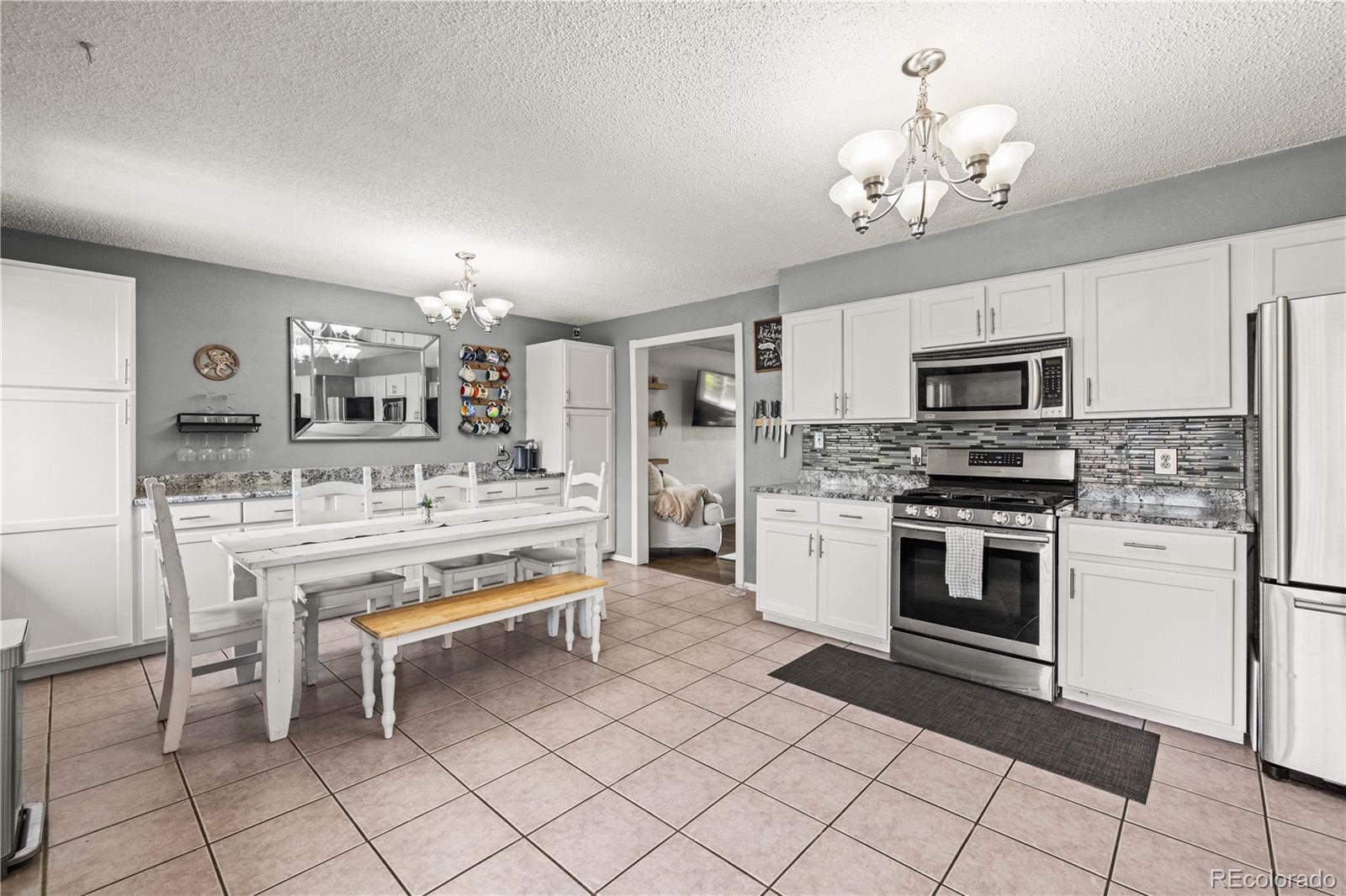 2951 S Downing Street, Englewood, CO 80113 — MLS #1636598 — photo 12 of 47
