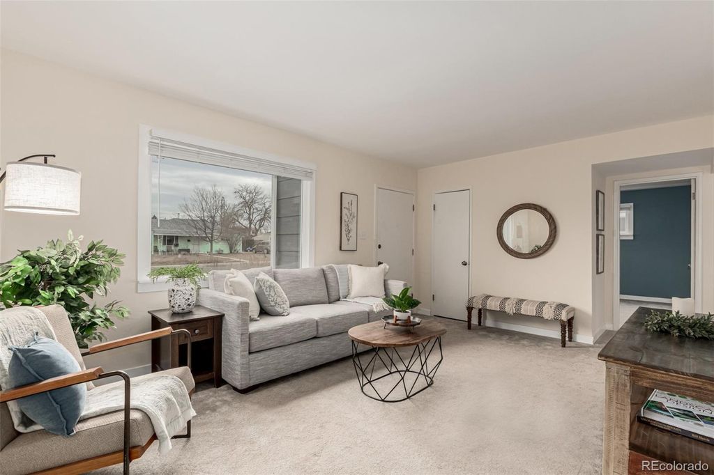 Photo of 821 Victor Street, Aurora, CO 80011 (MLS # 6600871)