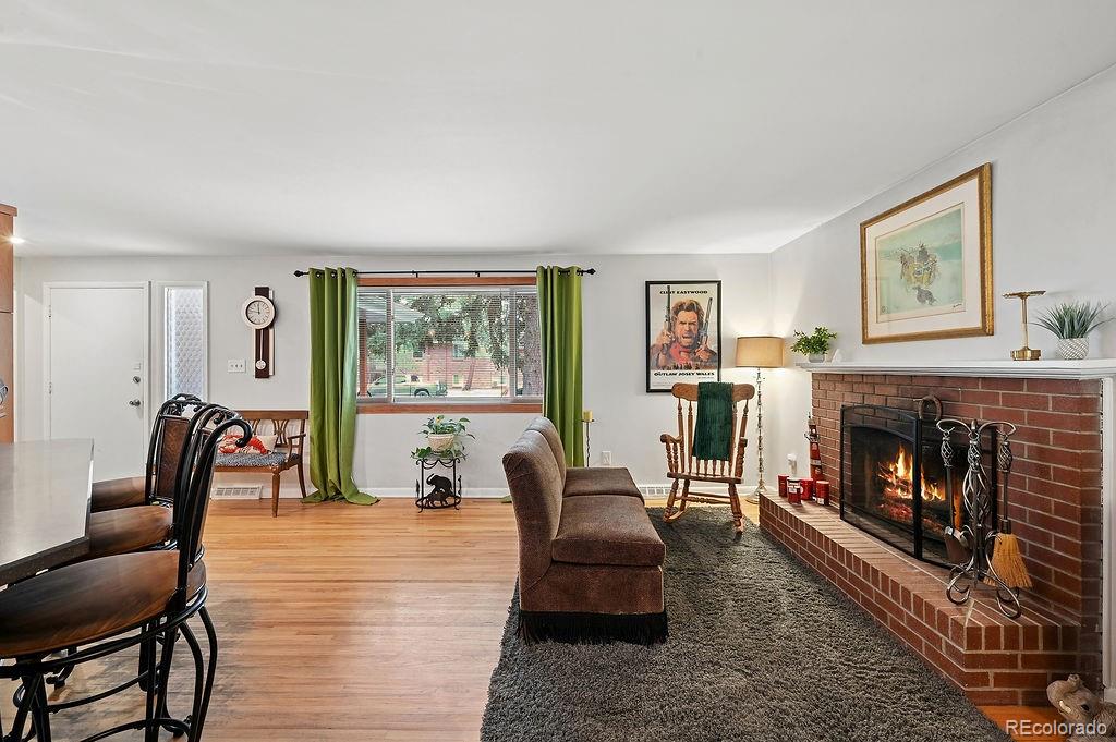 5402 E Warren Avenue