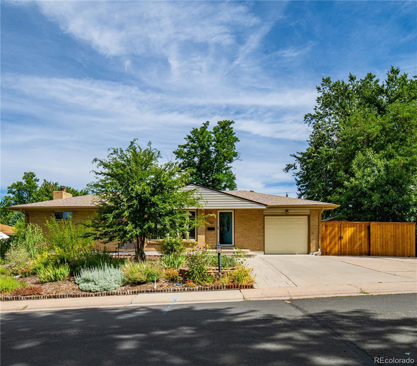 3121 E Weaver Avenue