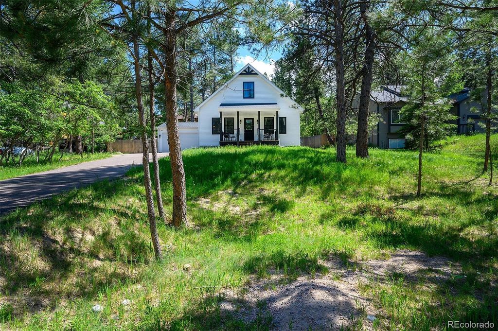Photo of 950 Tenderfoot Drive, Larkspur, CO 80118 (MLS # 9529408)