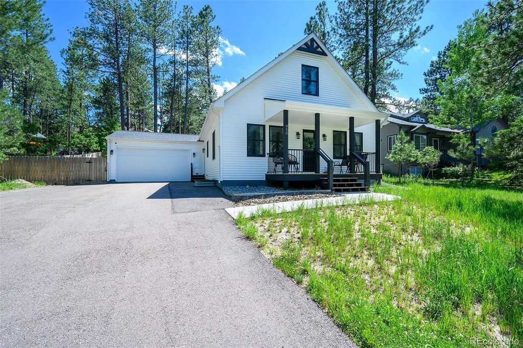 Photo of 950 Tenderfoot Drive, Larkspur, CO 80118 (MLS # 9529408)