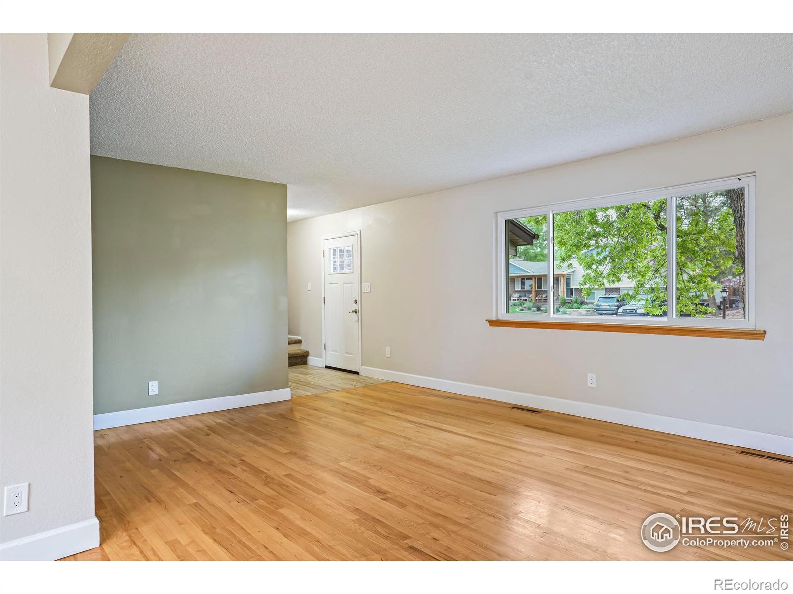 Photo 5 of 40 of 1330 S Grant Street house