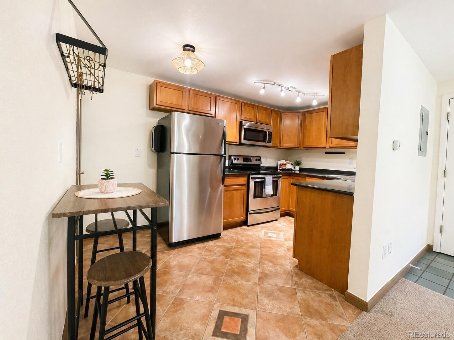 1045 N Clarkson Street 102