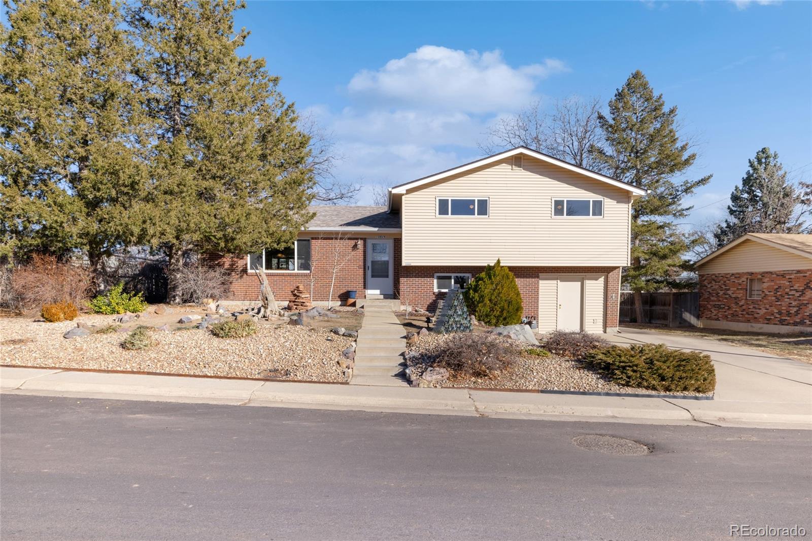 10826 Livingston Drive