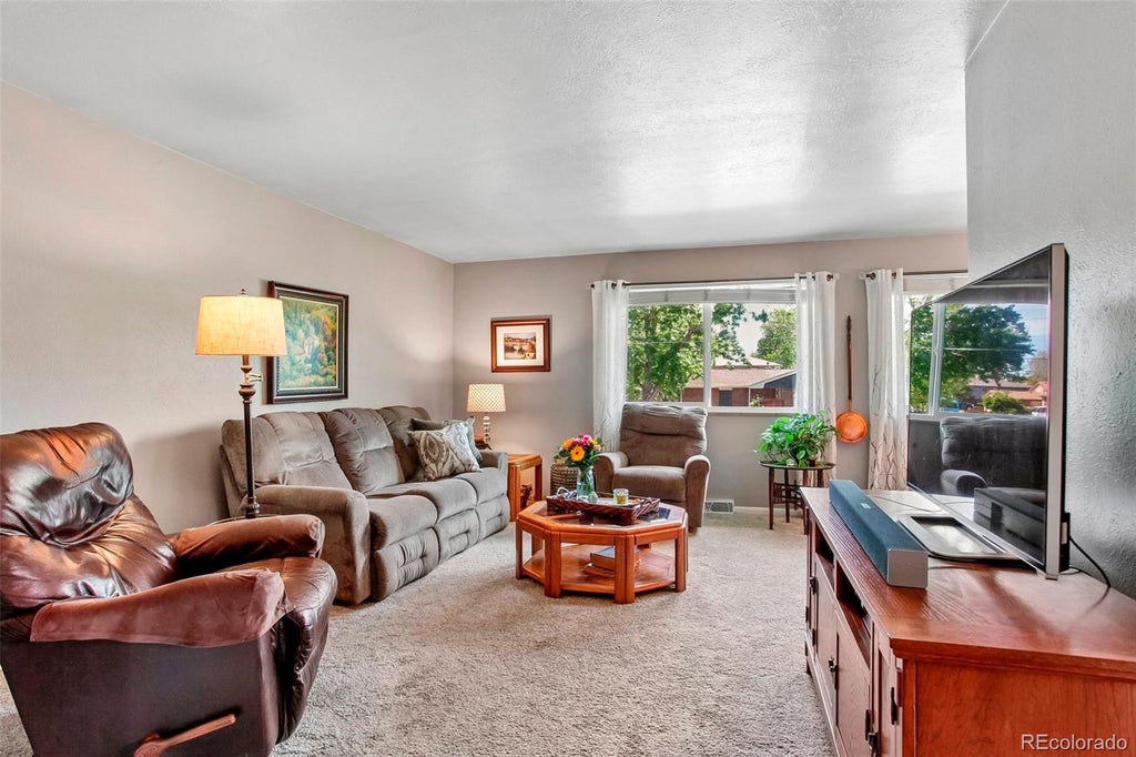 Photo of 454 W Acoma Drive, Littleton, CO 80120 (MLS # 3375414)