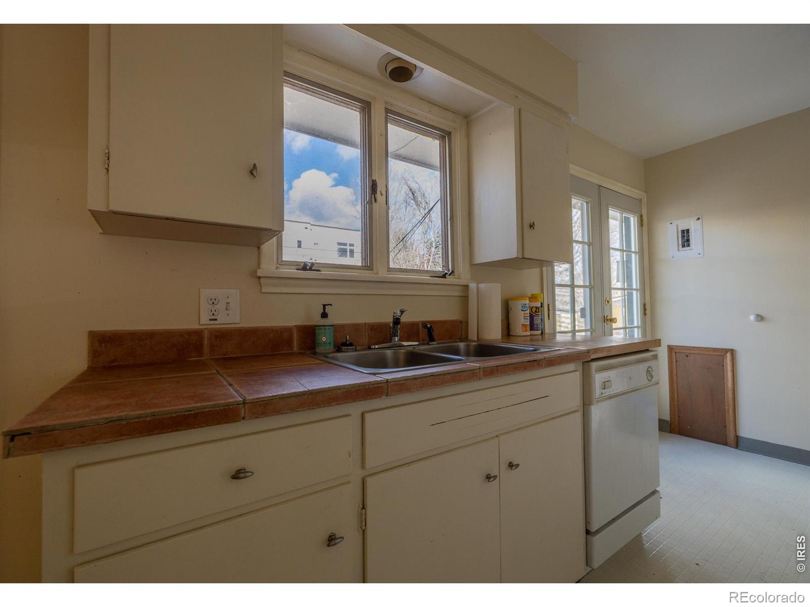 405 W Geneseo Street