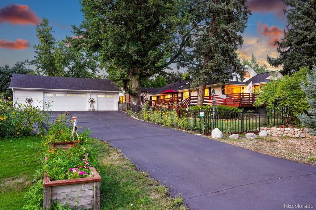 Photo of 1101 Pikeview Street, Lakewood, CO 80215 (MLS # 2153117)