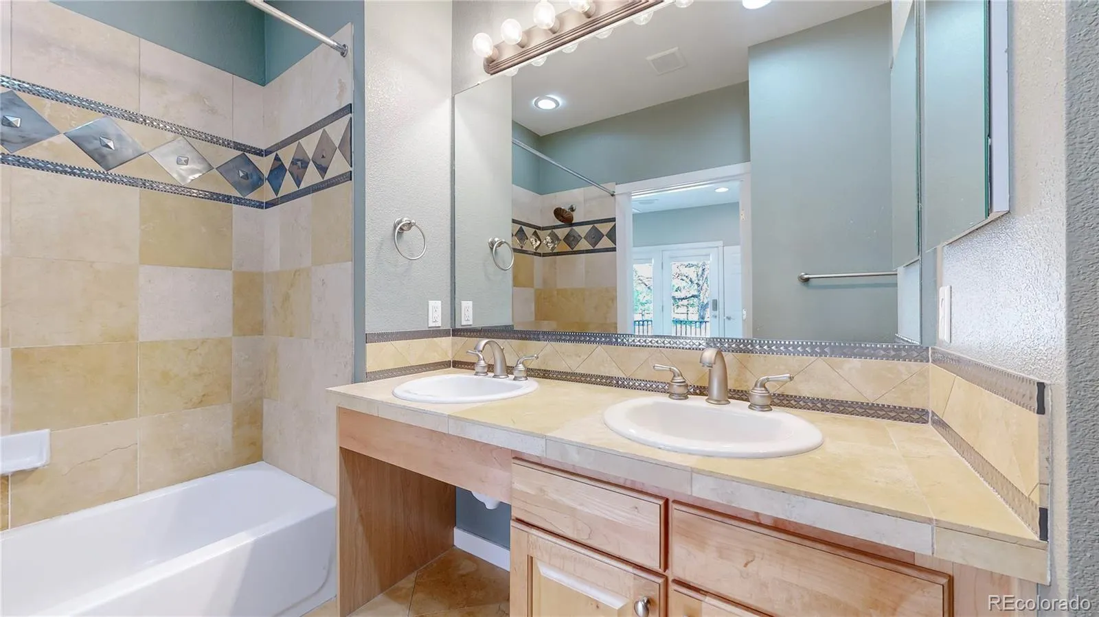 Lafayette, Colorado 80026, United States, 3 Bedrooms Bedrooms, ,3 BathroomsBathrooms,Residential,Active,114336