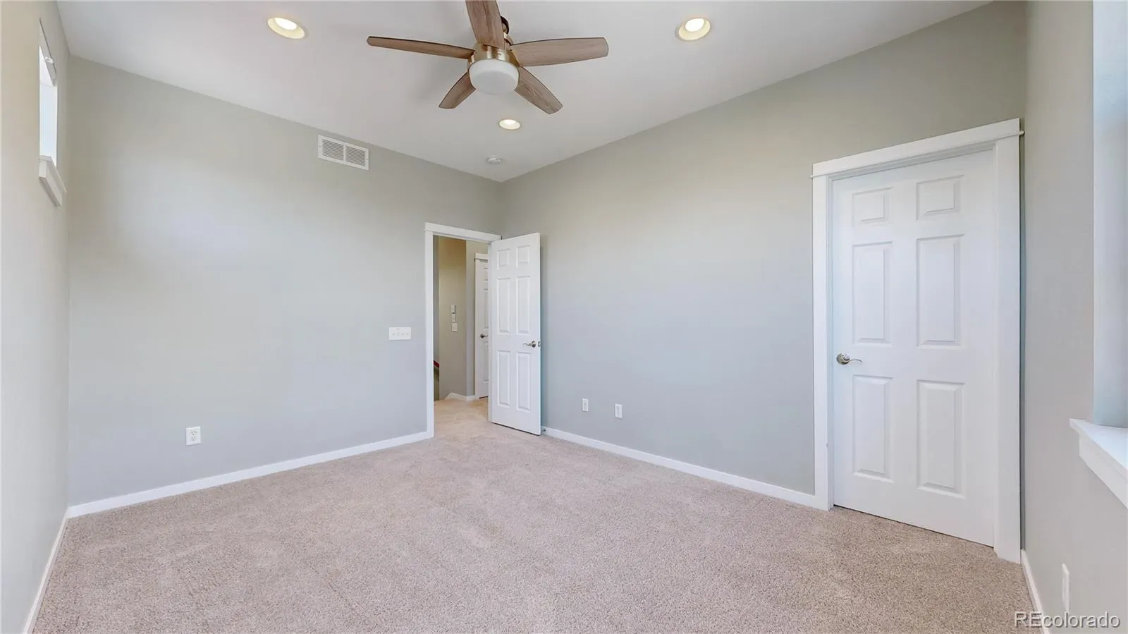 Lafayette, Colorado 80026, United States, 3 Bedrooms Bedrooms, ,3 BathroomsBathrooms,Residential,Active,114336