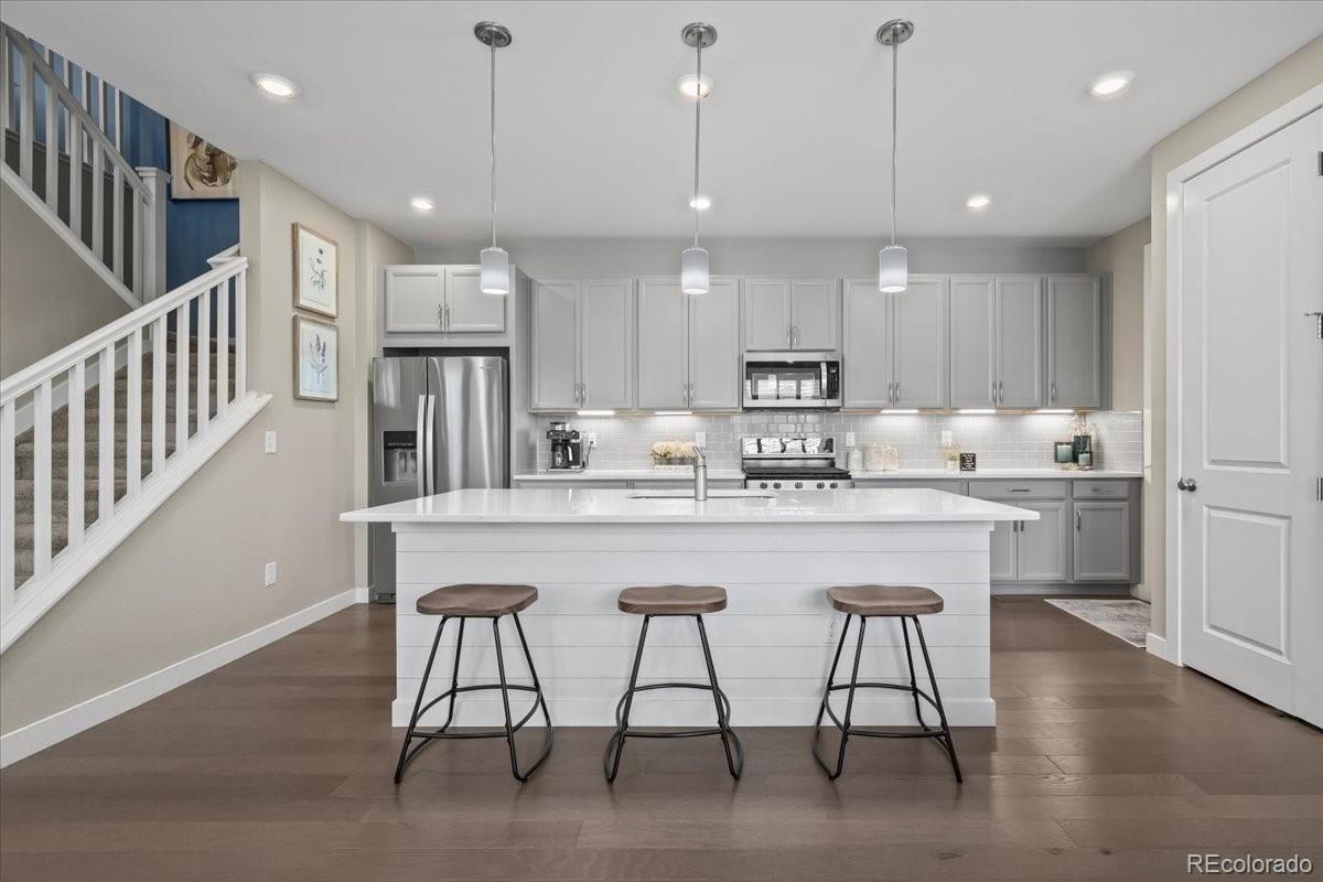 7633 S Yakima Court