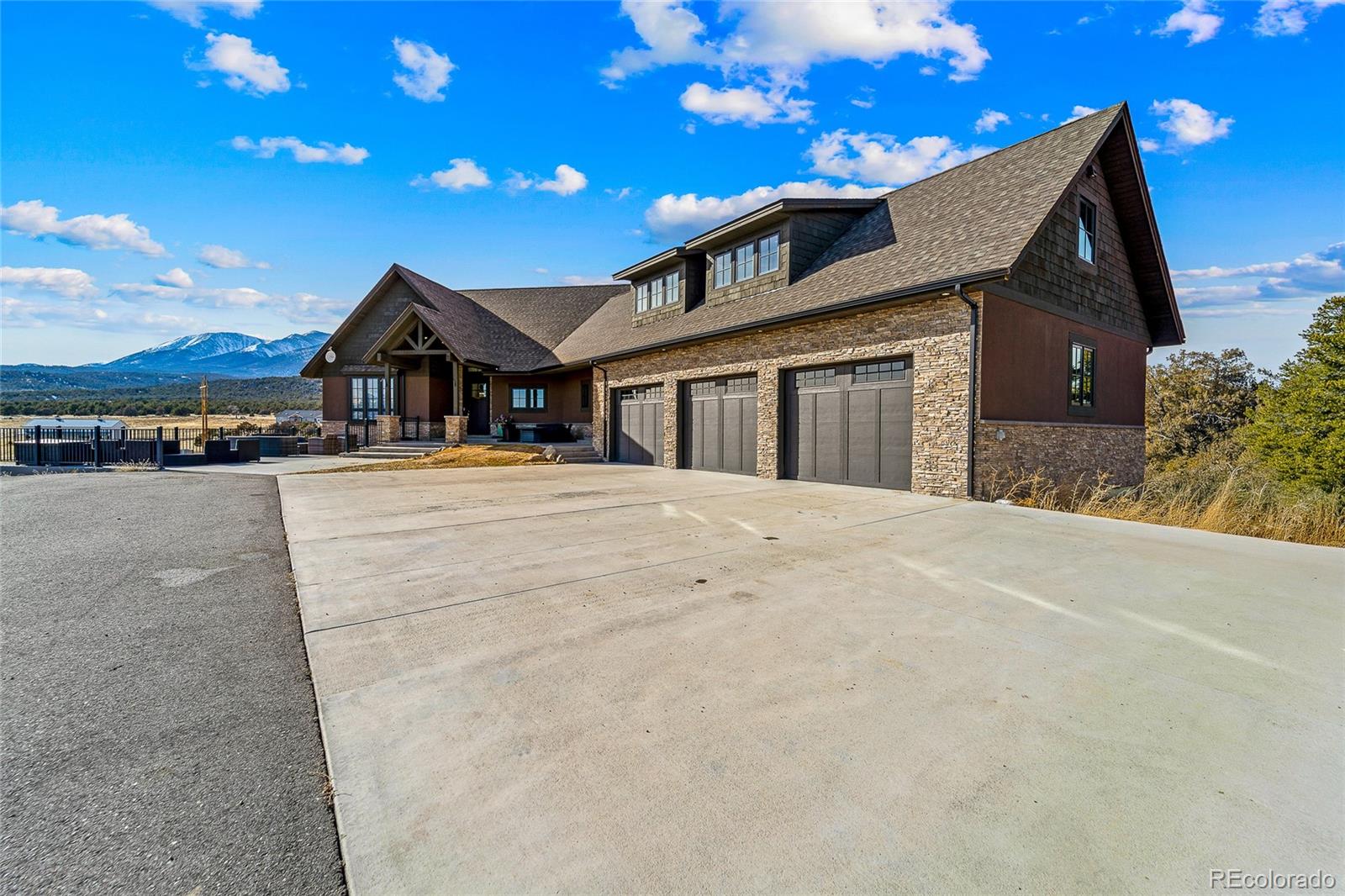 11905 Highland Circle