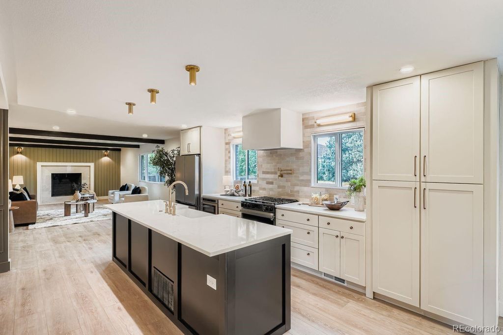 Photo of 11326 E Berry Drive, Englewood, CO 80111 (MLS # 9638510)