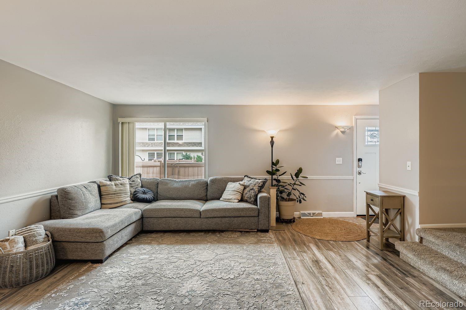 4318 E Maplewood Way