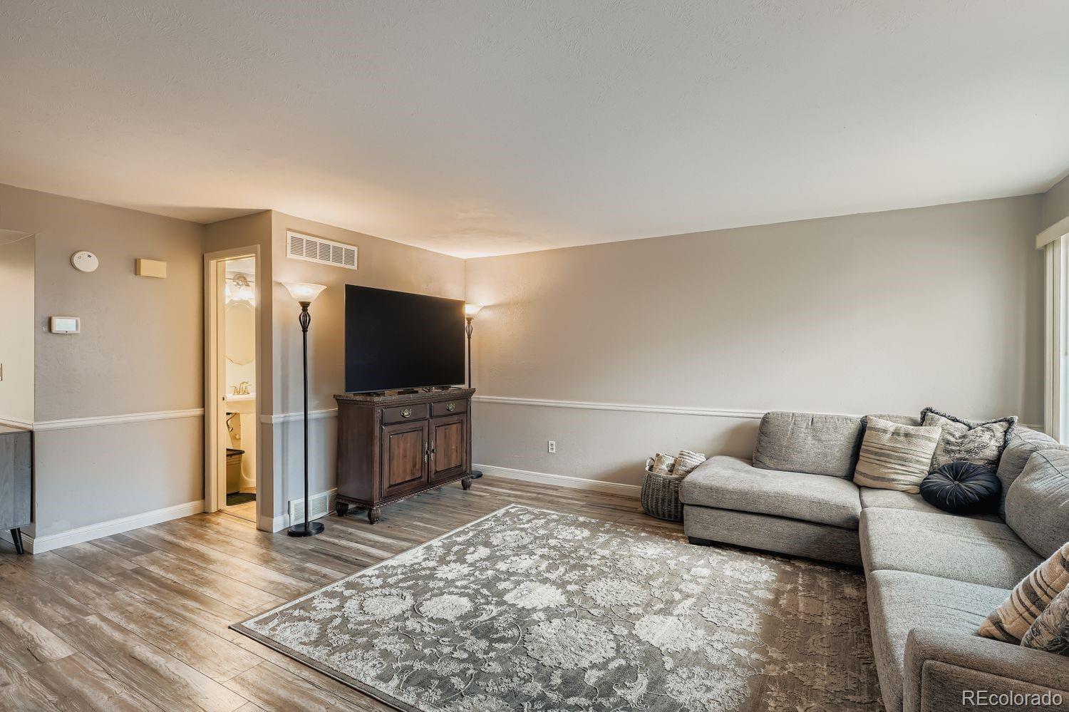 4318 E Maplewood Way