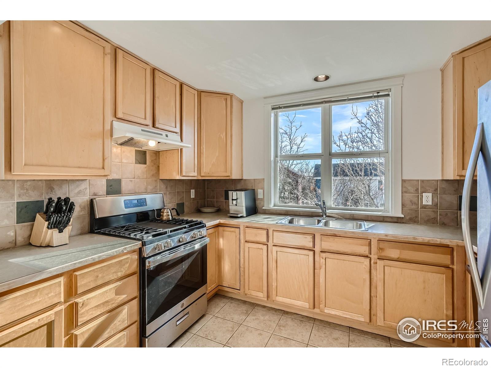 1400 Lee Hill Drive 6
