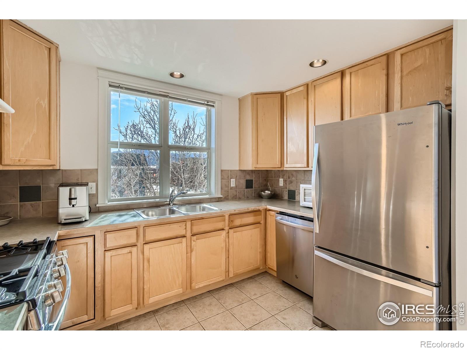 1400 Lee Hill Drive 6