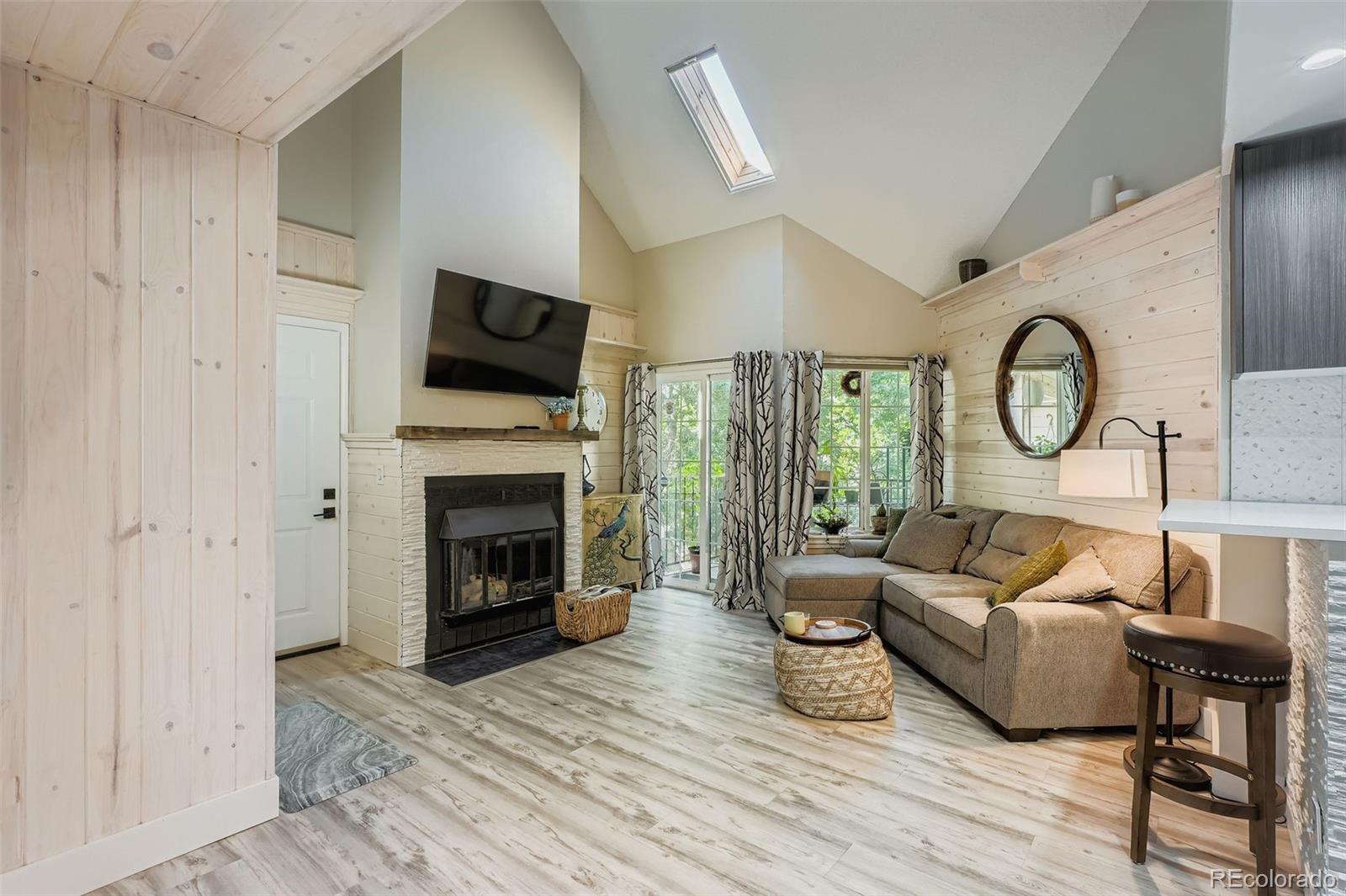 950 S Dahlia Street C