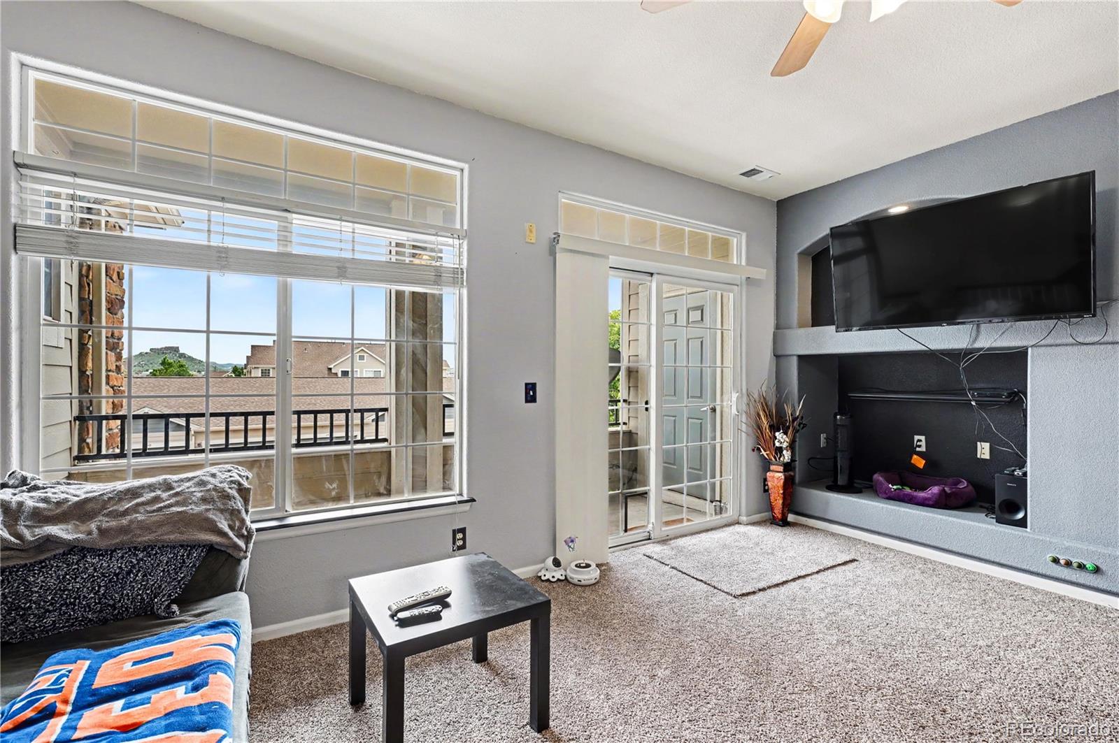 494 Black Feather Loop 112
