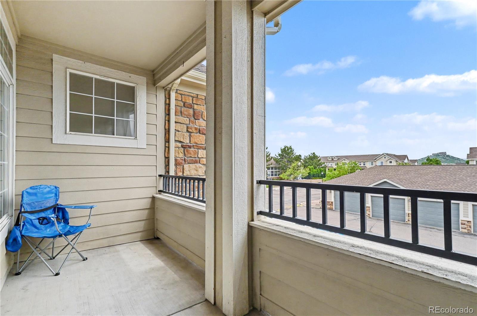 494 Black Feather Loop 112