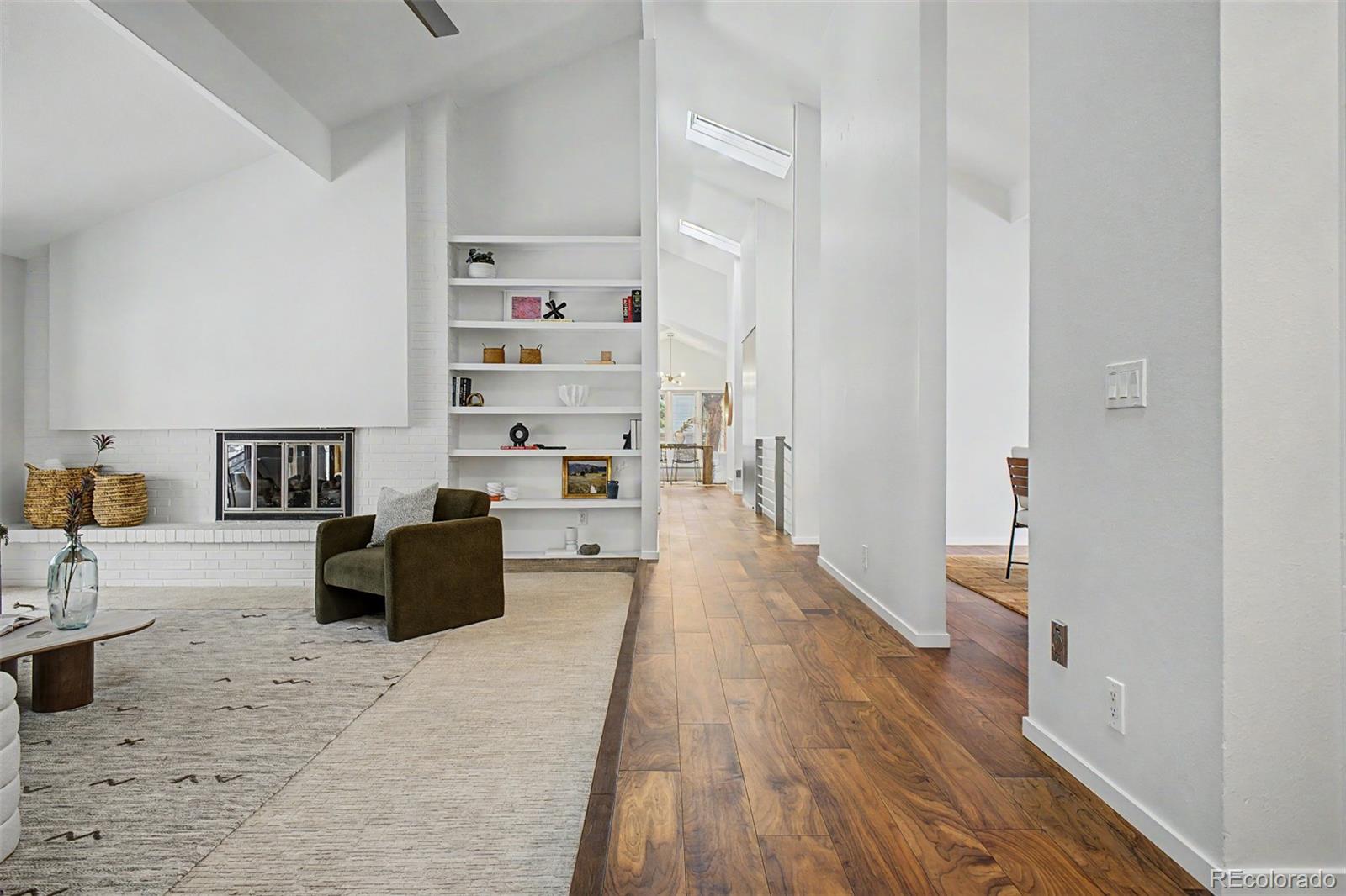 425 Long View Court