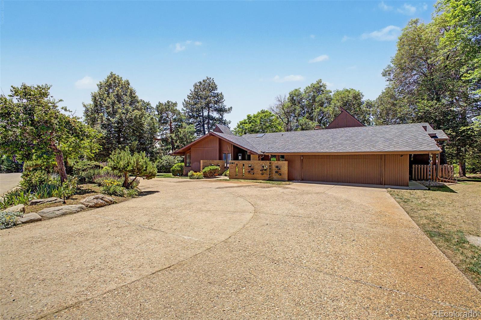 425 Long View Court