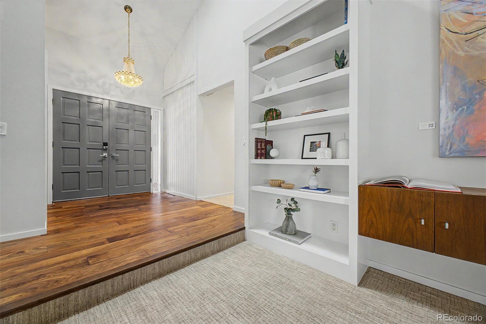 425 Long View Court
