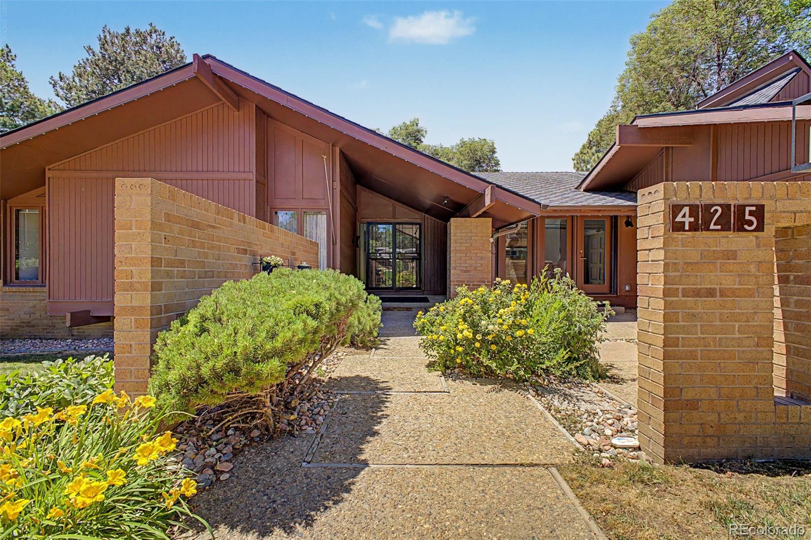 425 Long View Court