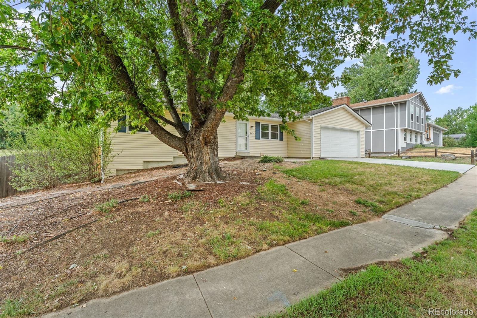 9424 W 75th Way