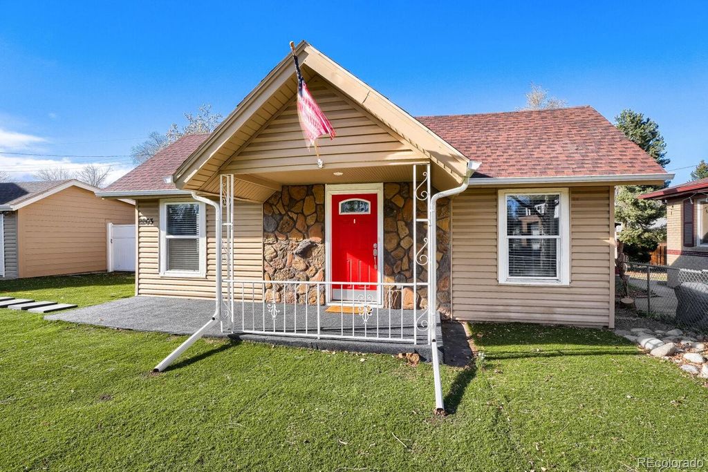 Photo of 2263 W Parkhill Avenue, Littleton, CO 80120 (MLS # 4214140)