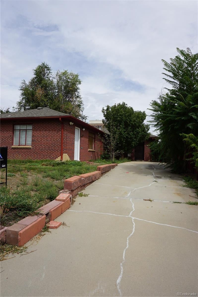 5209 E Thrill Place