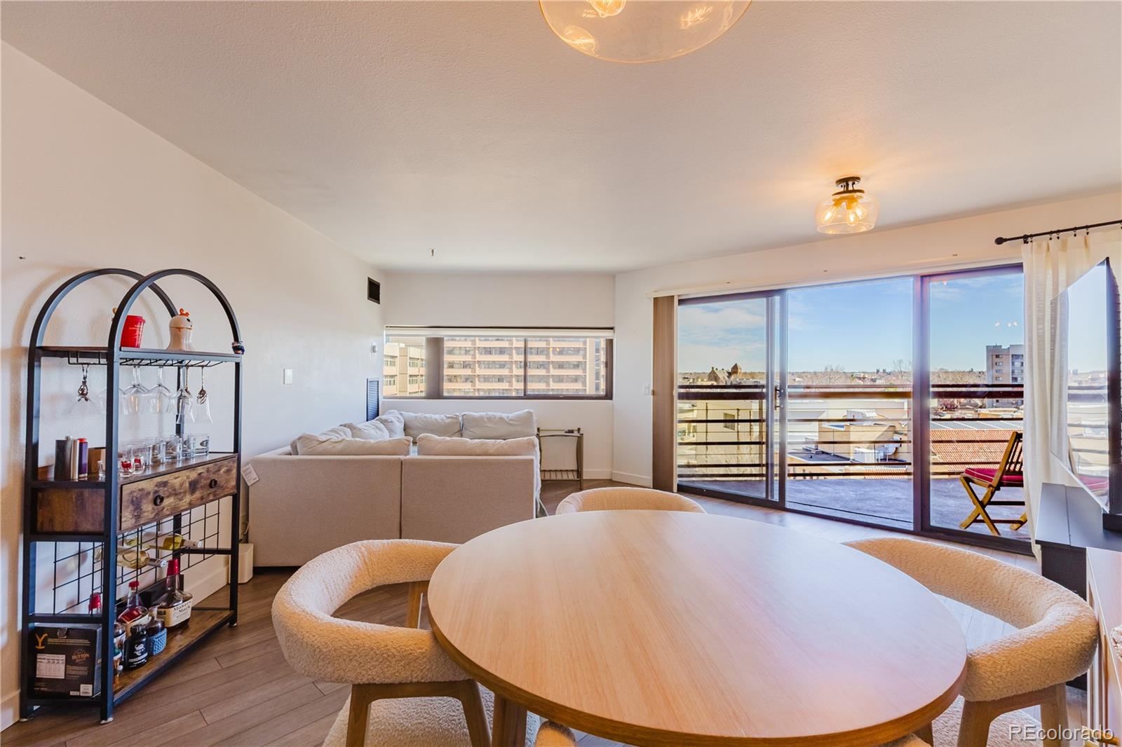 100 Park Avenue W 604