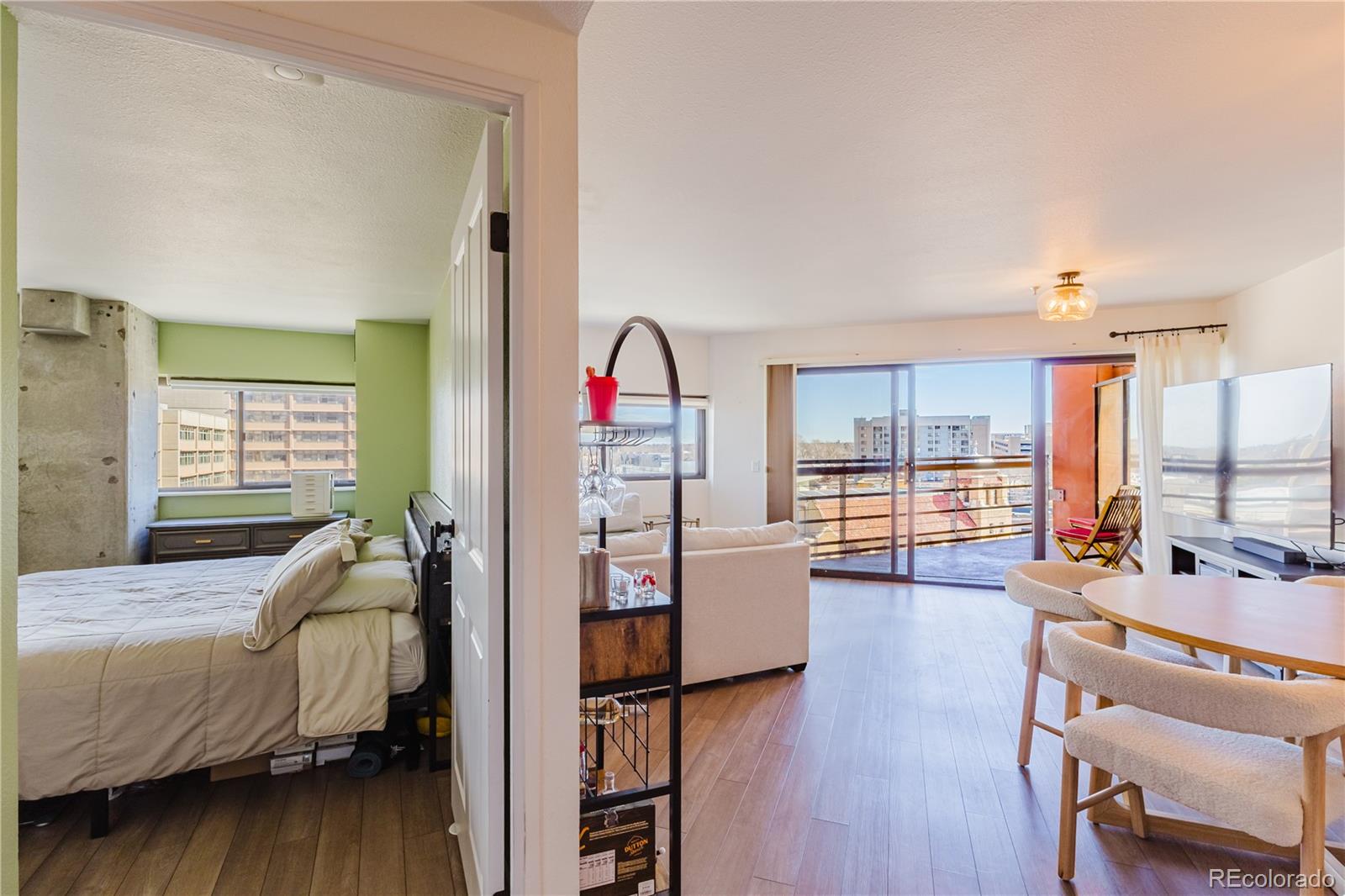 100 Park Avenue W 604