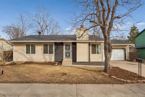Photo of 3620 S Olathe Way, Aurora, CO 80013 (MLS # 3179000)