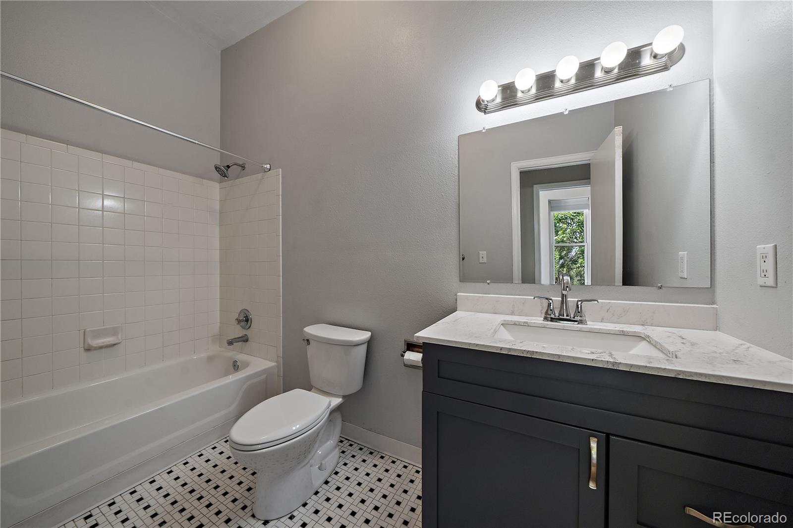 3233 Vallejo Street 3B, Denver, CO, 80211 4 3233 Vallejo Street 3B