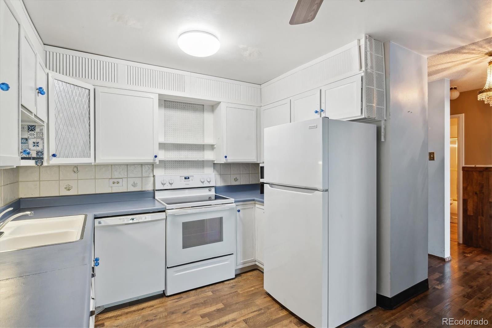 350 S Clinton Street 8C