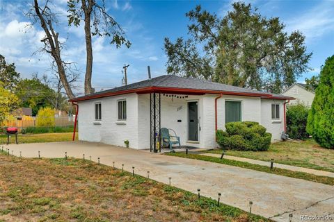 Photo of 2921 Jasmine Street, Denver, CO 80207 (MLS # 8388197)