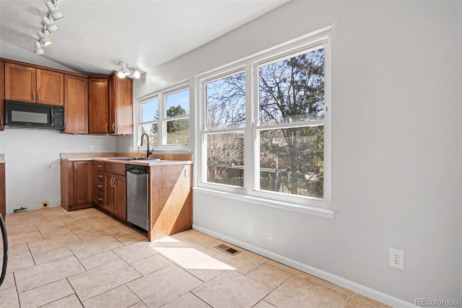 18967 E Mercer Drive