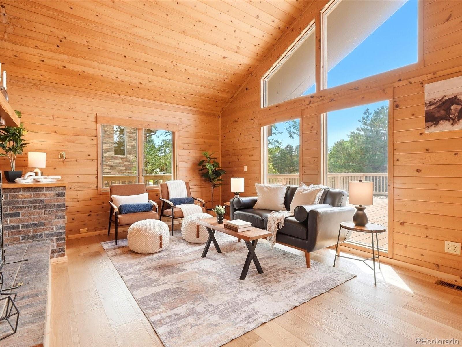 8811 Thunderbird Court