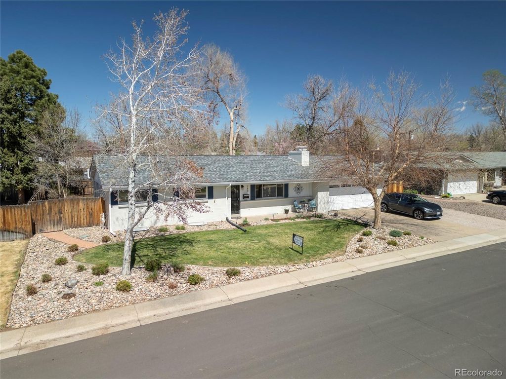 Photo of 389 W Caley Drive, Littleton, CO 80120 (MLS # 3547198)