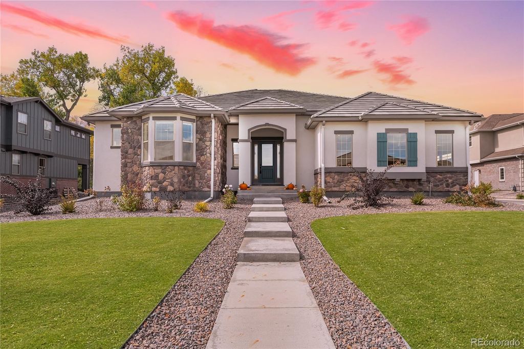Photo of 5 Latigo Place, Littleton, CO 80123 (MLS # 2497973)
