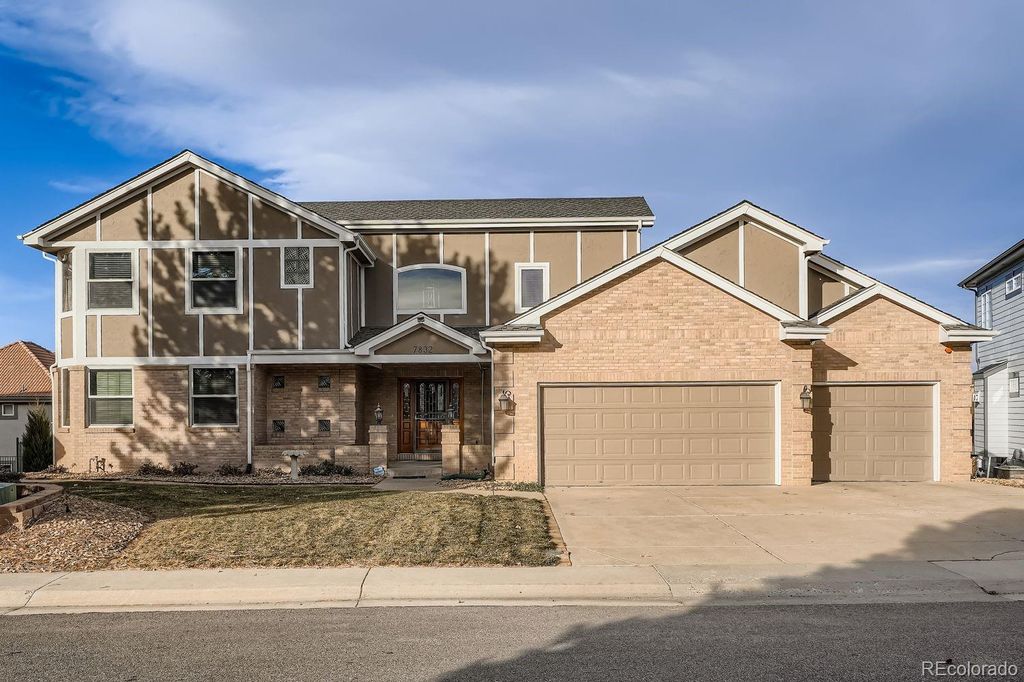 Photo of 7832 W Oxford Circle, Lakewood, CO 80235 (MLS # 6787529)