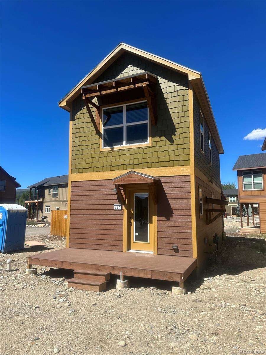 119 Edgewater Circle