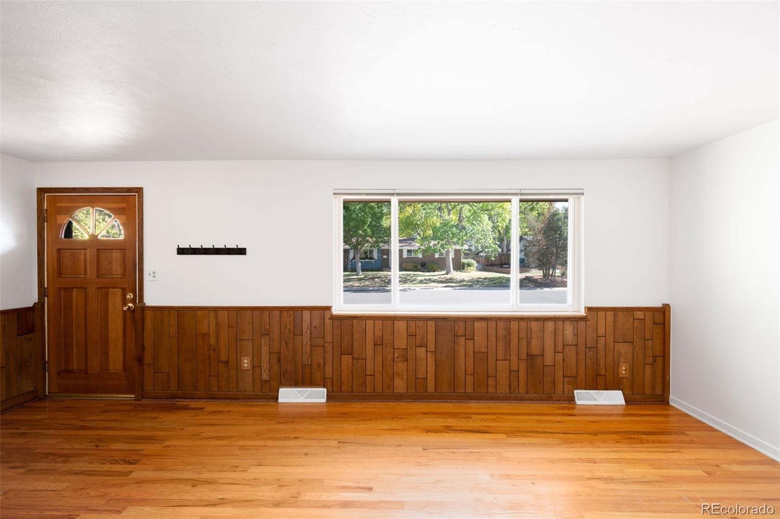 646 W Easter Place