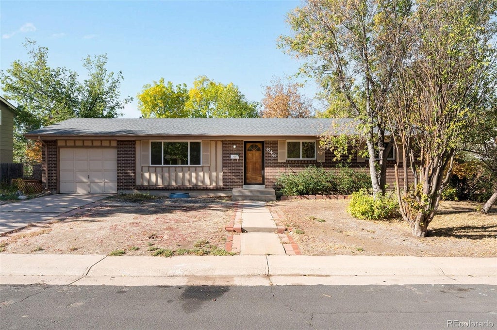 Photo of 646 W Easter Place, Littleton, CO 80120 (MLS # 2889327)
